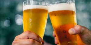 Cerveja rival da Heineken foi arrancada das prateleiras e o motivo é este (Foto: Reprodução Internet)