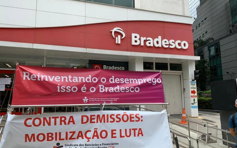 Protesto na Bradesco (Reprodução/Internet)