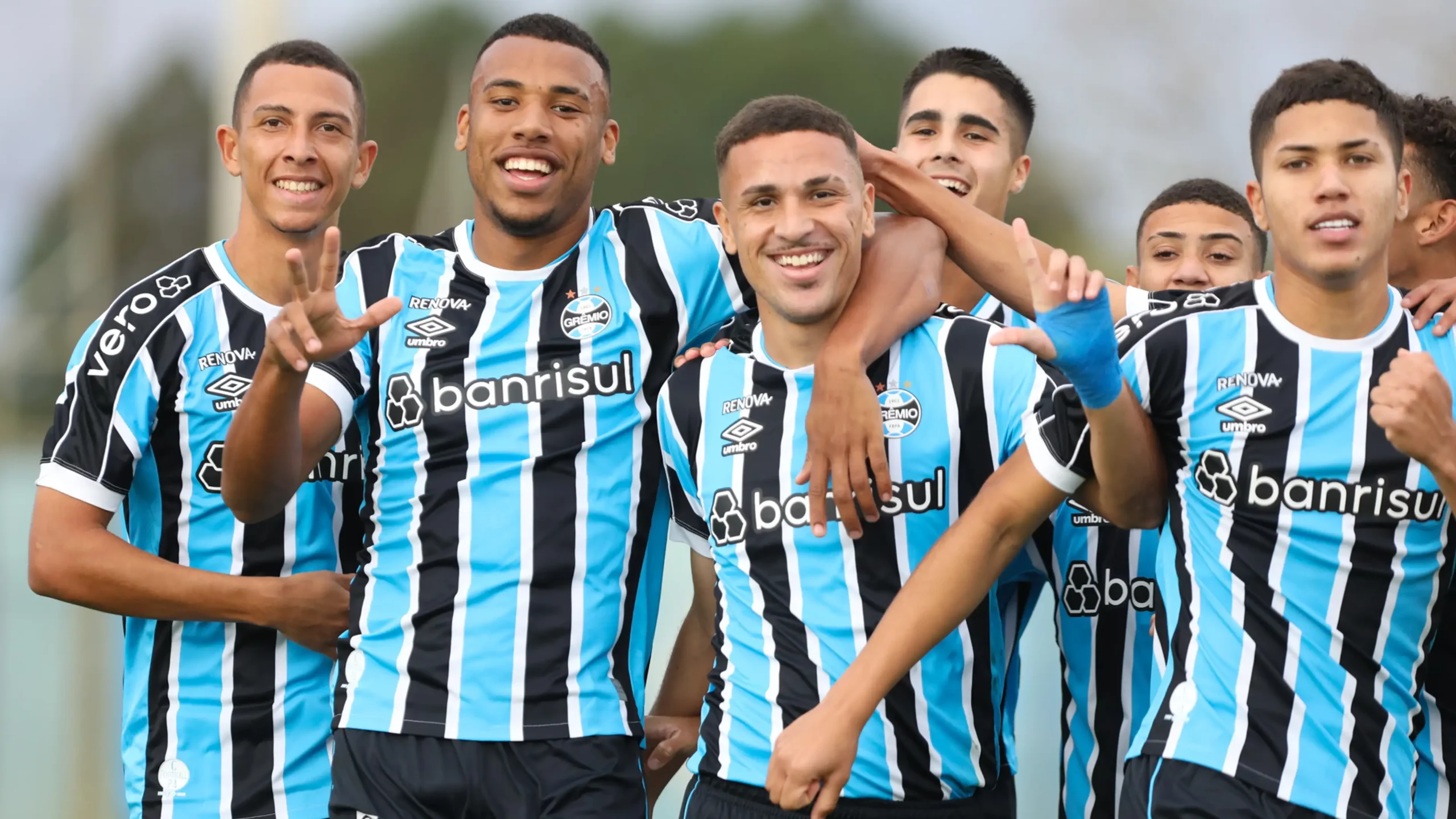 Time Sub-20 do Grêmio está se destacando com garotos (Foto: Divulgação)