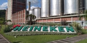 Heineken estourou seus cofres para comprar cervejaria rival (Foto: Reprodução Internet)