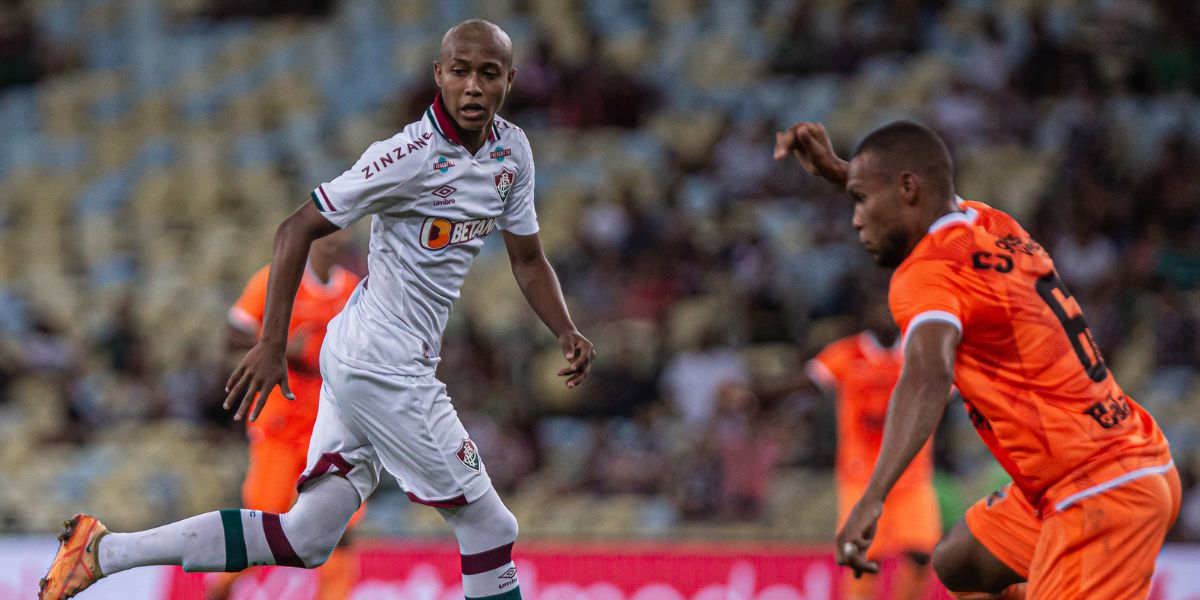 Isaac, cria de Xerém da base jogando no profissional do Fluminense - (Foto: Internet) 