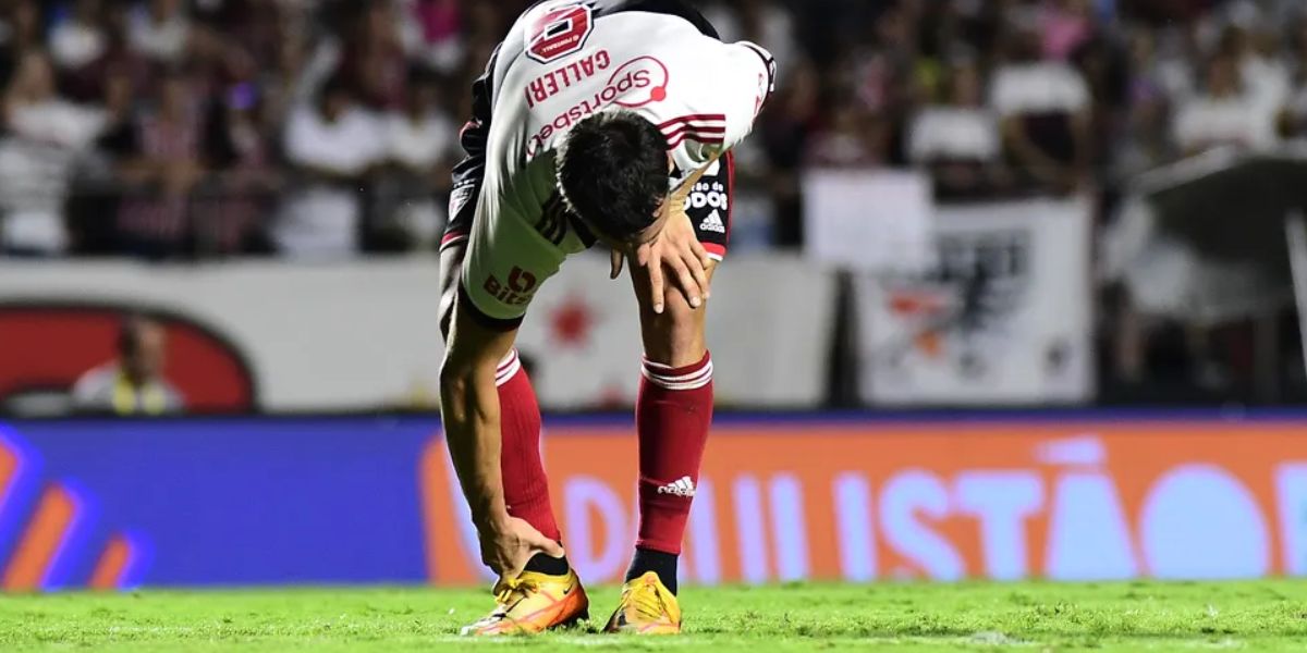 Calleri com dor no tornozelo - (Foto: Internet)