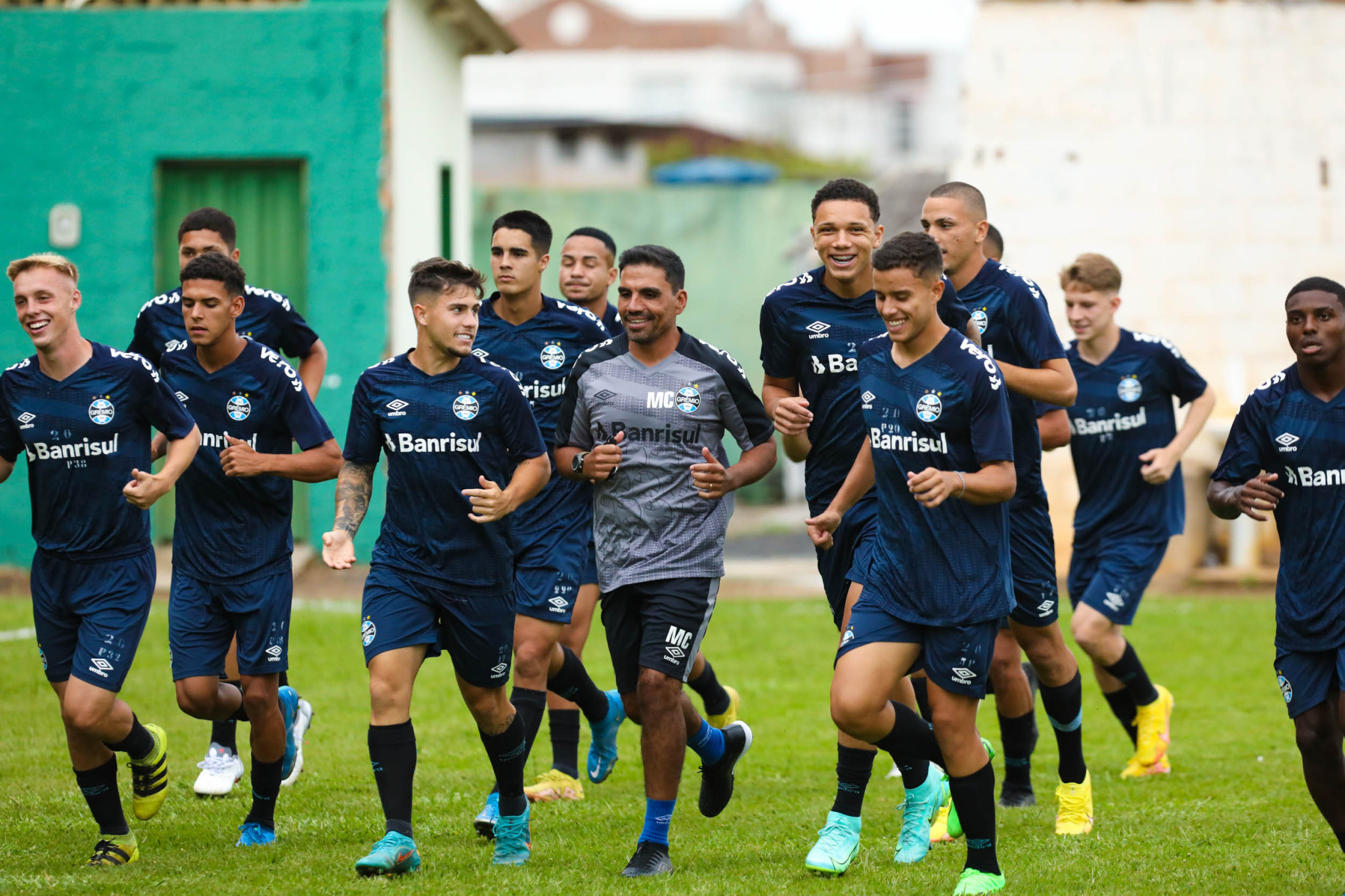 Time Sub-20 do Grêmio está se destacando com garotos (Foto: Divulgação)