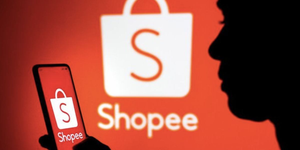 Pessoa comprando no aplicativo da Shopee (Foto: Reprodução / Internet) 