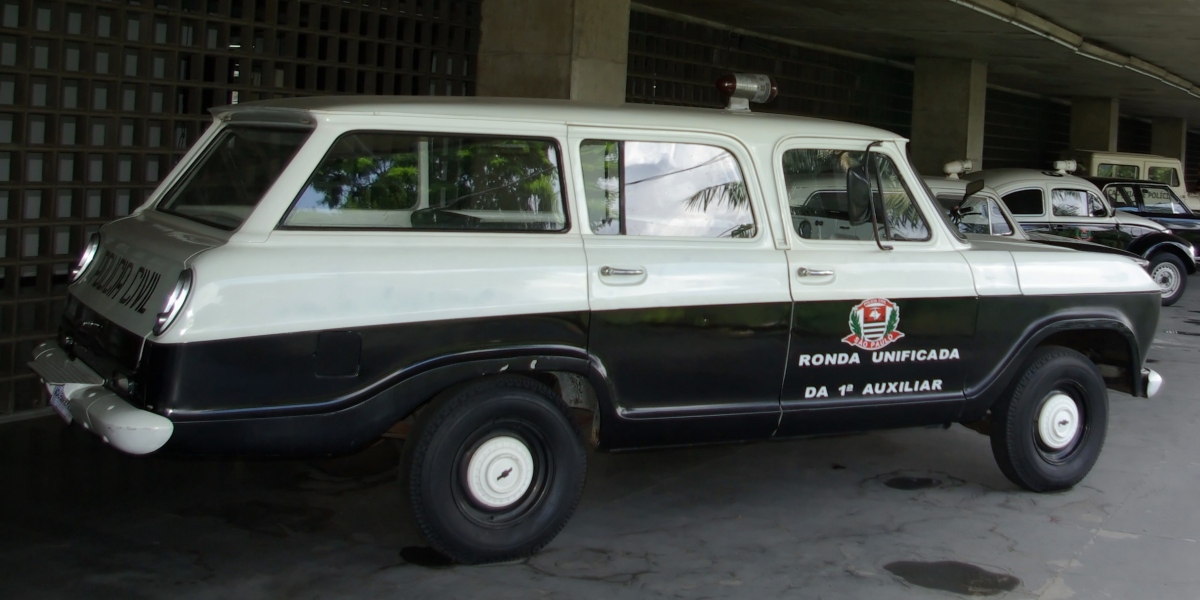 Chevrolet Veraneio como viatura da Polícia Civil de SP (Foto: Reprodução/Wikipedia)