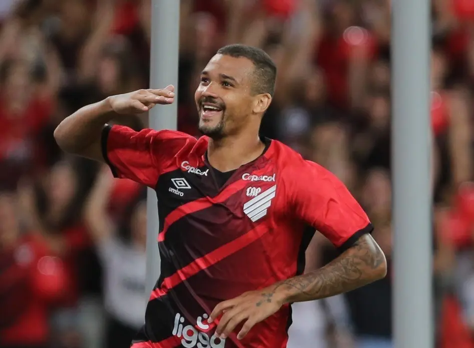 Zé Ivaldo, reforço do Cruzeiro é afastado de clube (Foto: Divulgação)