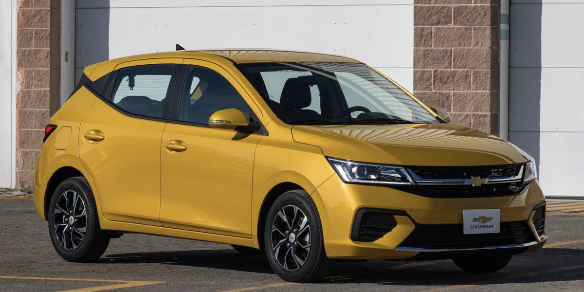 Chevrolet Aveo 2024 amarelo (Reprodução/Internet)