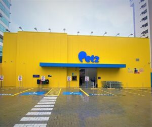 A Petz é a maior rede de pet shop do Brasil e é especializada em serviços e venda de produtos para animais - Foto Internet