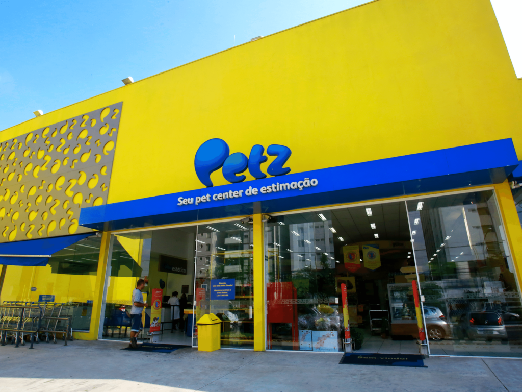 A Petz é a maior rede de pet shop do Brasil e é especializada em serviços e venda de produtos para animais - Foto Internet