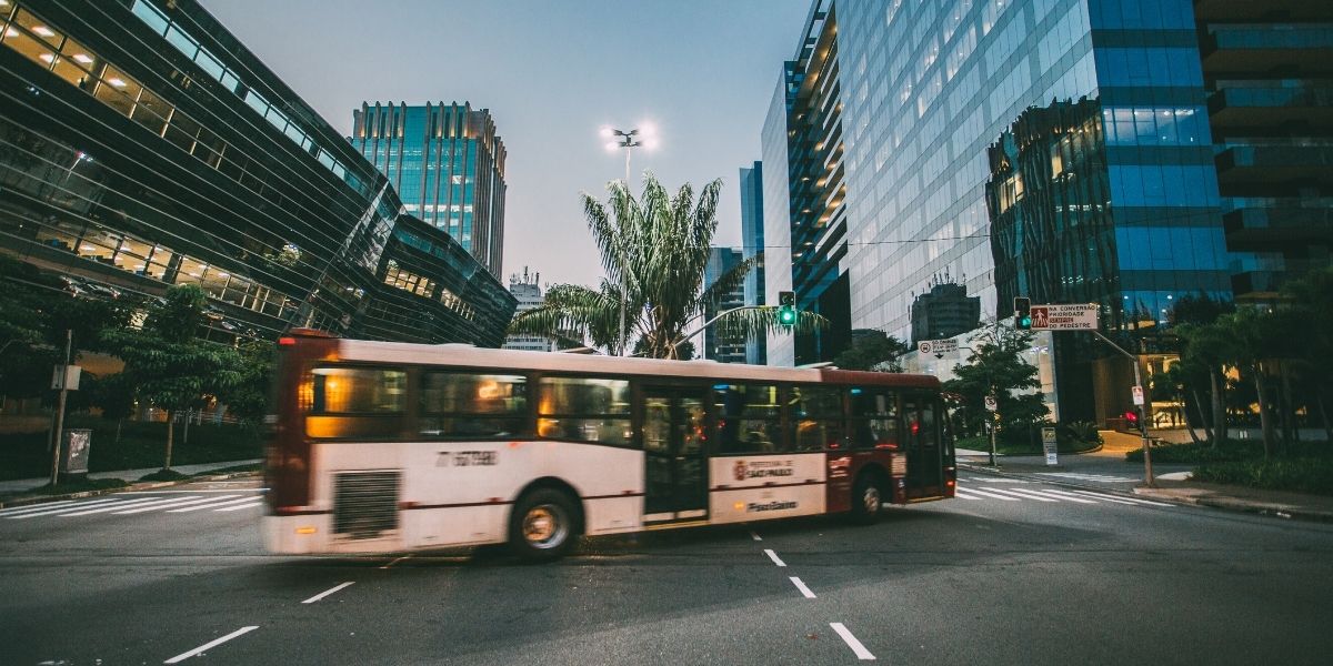 A cidade de São Caetano quer implementar passe livre de ônibus ainda neste ano - Foto: Canva