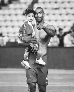 Naldo com o filho, Davi, no colo - Foto GE