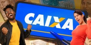 Pessoas comemorando e logo da Caixa em celular - Foto Reprodução Internet