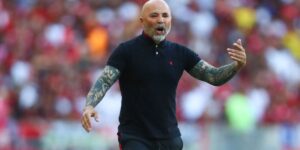 Imagem do post Retorno triunfal após 7 meses: Nova contratação de Sampaoli chega voando a gigante do RJ, rival do Fluminense