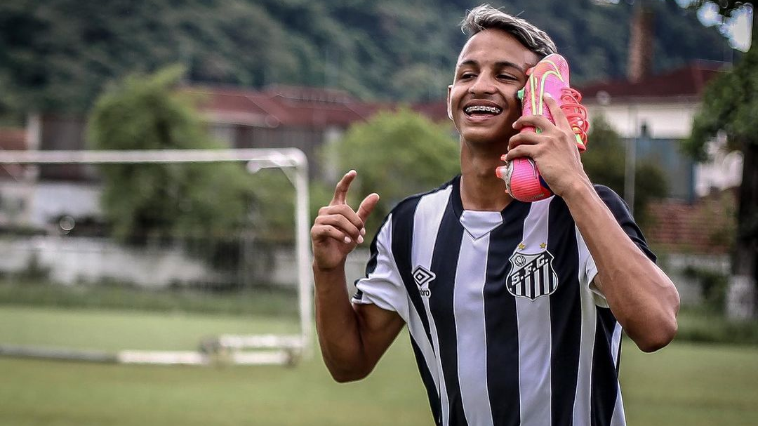 Eu preferia dar chances ao Patati”; torcida do Santos não aprova chegada de  atacante de 22 anos
