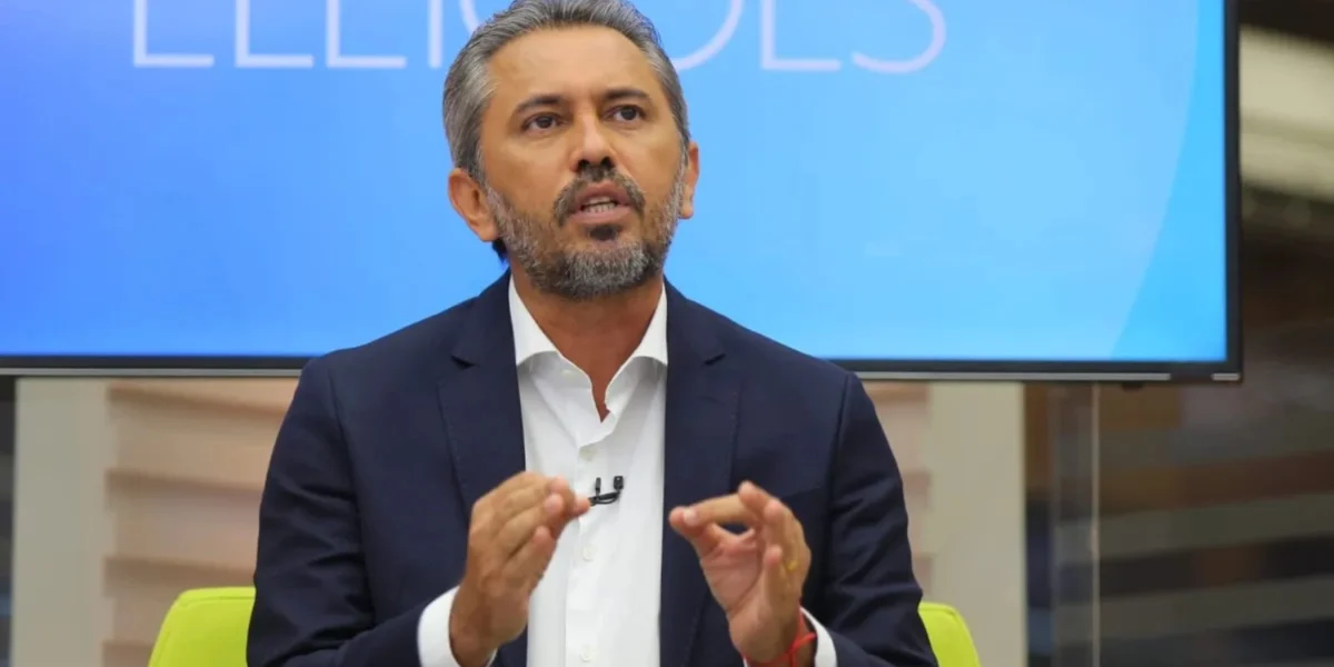 Elmano Freitas anunciou a CNH Popular para os cearenses (Foto: Reprodução/ Internet)