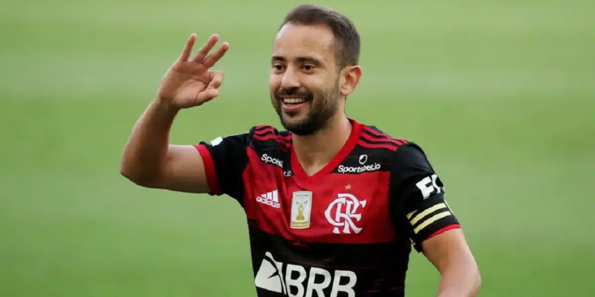 Everton Ribeiro é alvo de Renato Gaúcho e Dorival - (Foto: Reprodução / Internet)