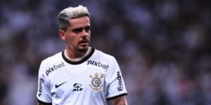 Em meio à debandada: Fagner está prestes a deixar o Corinthians e assinar com clube rival no Brasileiro (Reprodução/Internet)