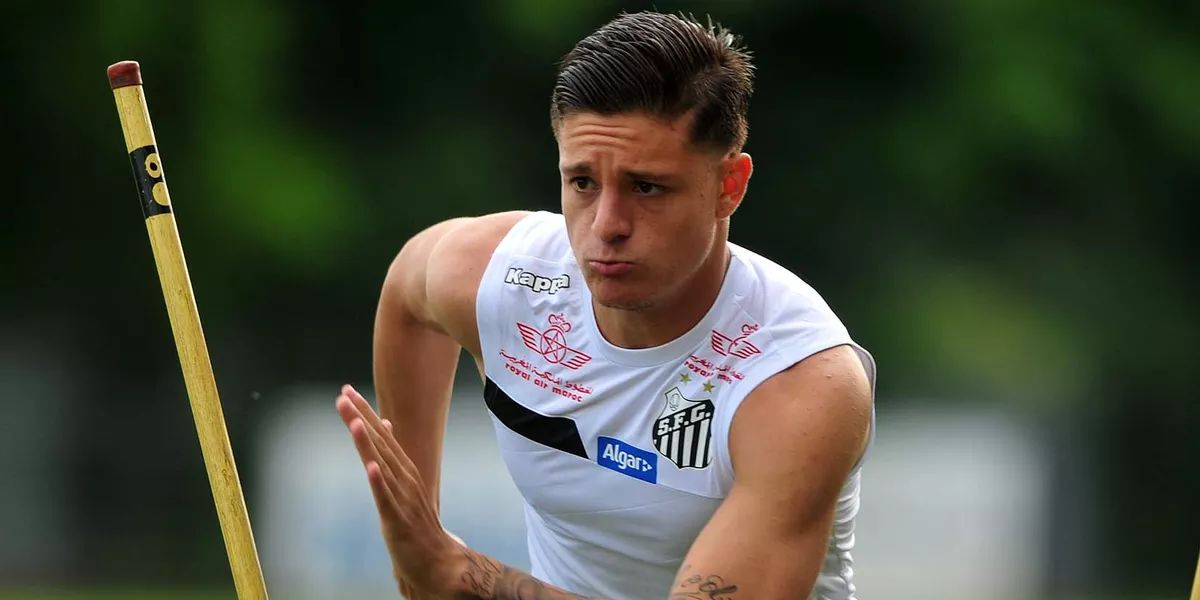 Lucas Crispim quando atuava pelo Santos - (Foto: Internet)