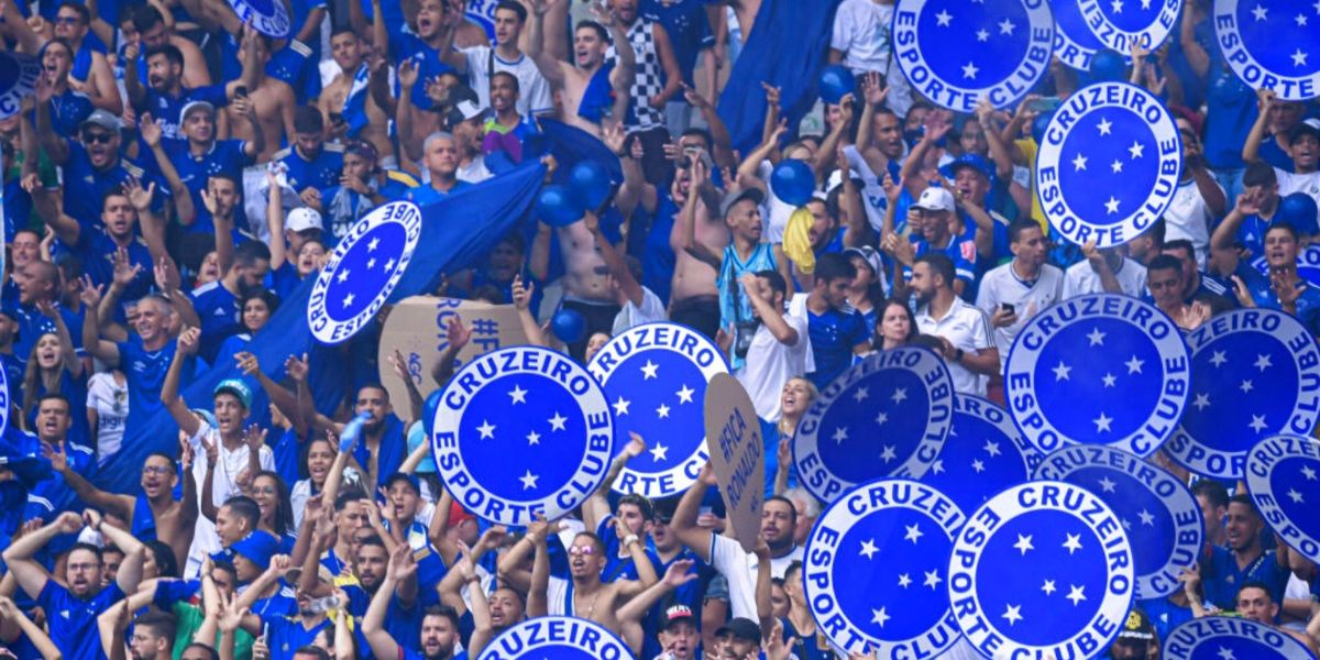 Torcida do Cruzeiro está na brinca com Ronaldo Fenômeno - (Foto: Internet)