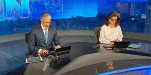 William Bonner e Renata Vasconcellos na bancada do Jornal Nacional (Foto: Divulgação / TV Globo)