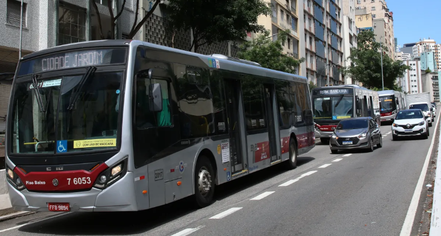 Ônibus andando pelas ruas de São Caetano do Sul (Foto: Reprodução Internet) 