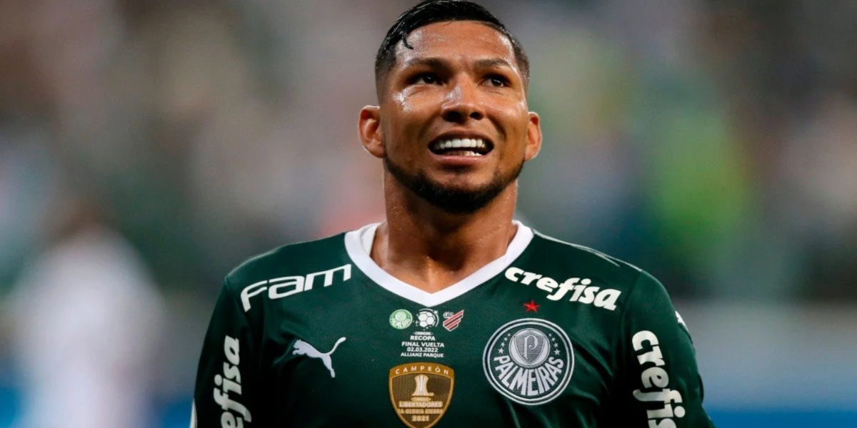 A torcida do Palmeiras deseja a saída de Rony - (Foto: Reprodução / Internet)