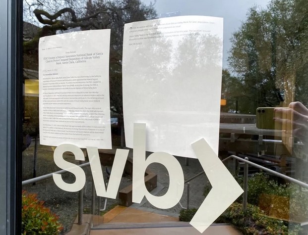 Agência fechada do SVB em Menlo Park, na Califórnia (Foto: Reuters via BBC)