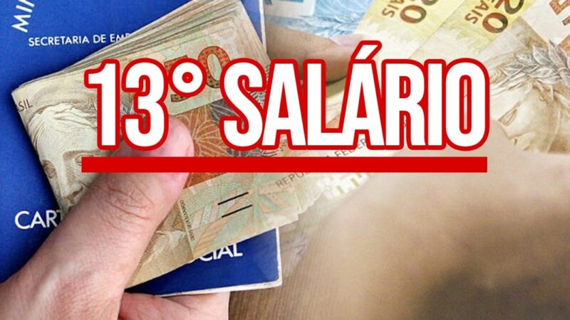 The 13th salary was announced at a higher value and the gift pleased the workers (Photo: Internet Reproduction)