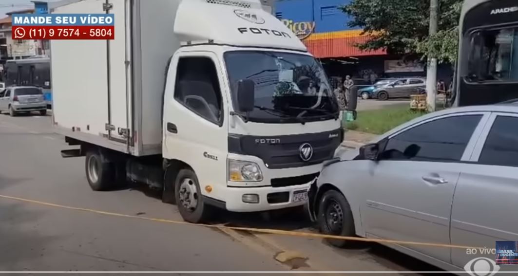 Assalto a caminhão termina com vítima sequestrada que matou o bandido - Foto Reprodução Band