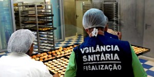 Vigilância Sanitária interditou fábrica alimentícia após grave constatação (Foto Reprodução/Montagem/Tv Foco)