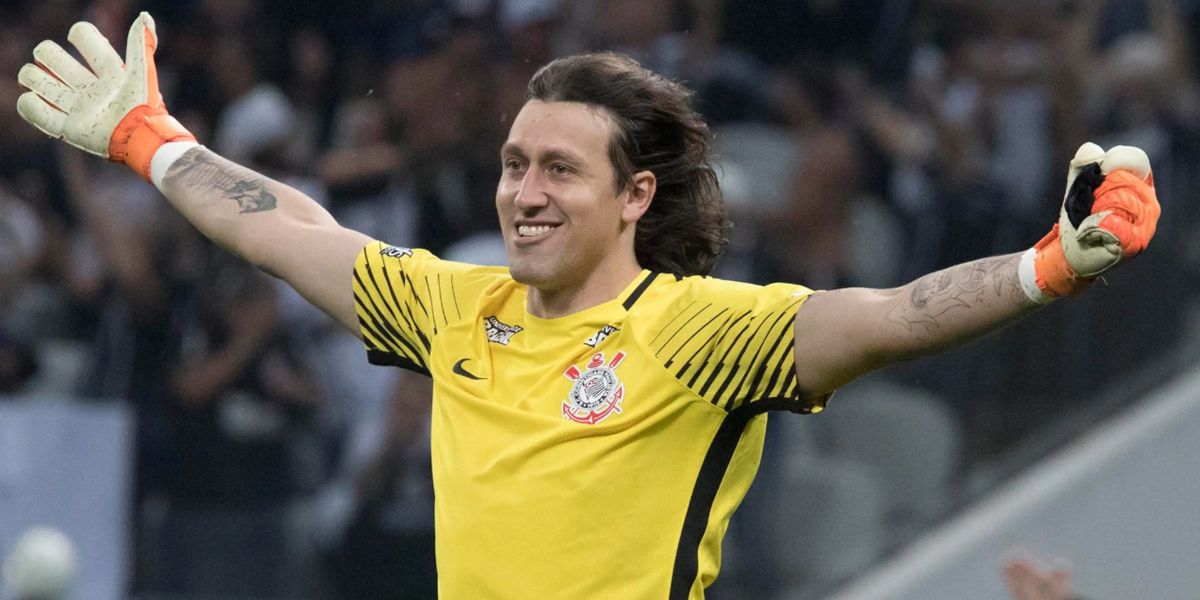 Cássio amplia recorde e salva Corinthians pela quarta vez no ano