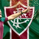 Fernando Diniz e bandeira do Fluminense - Foto Reprodução Internet