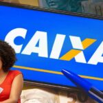 Logo da Caixa em celular e pessoas felizes com grana extra - Foto Reprodução Internet