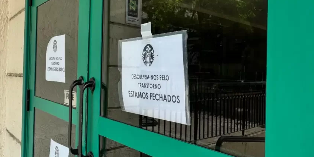 Loja do Starbucks fechada (Foto: Reprodução, Folha Uol)