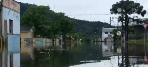 Nível do Rio Iguaçu voltou a subir em União da Vitória - Foto G1