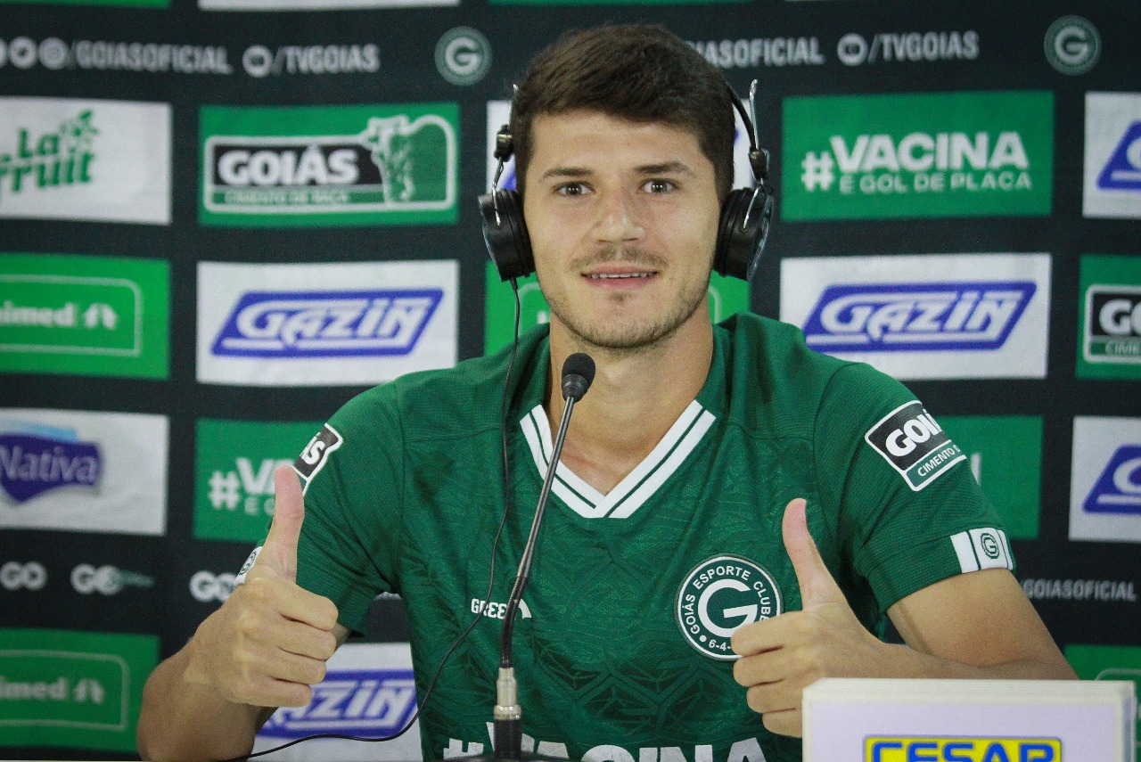 O lateral-esquerdo Hugo, do Goiás, pode ser anunciado no Corinthians para 2024 - Foto Reprodução Internet