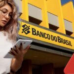 Pessoa olhando o celular, agência do Banco do Brasil e alerta (Fotos: Reproduções / Internet / Freepik)