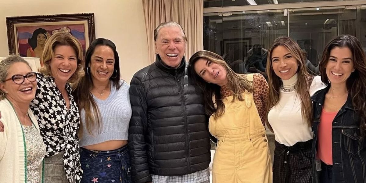 Silvio Santos entre as filhas Cintia, Daniela, Silvia, Rebeca, Patricia e Renata Abravanel (Foto: Reprodução / Instagram)