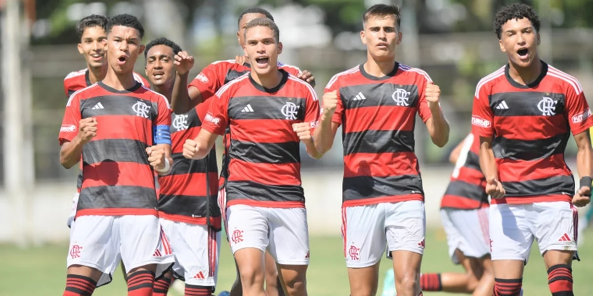 Time sub-17 do Flamengo (Foto: Reprodução, Globo Esporte) 