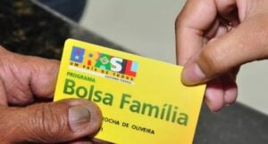 Integrantes do Bolsa Família, que quando recebiam pelo Auxílio Brasil podem ser beneficiados (Foto: Reprodução / Internet)