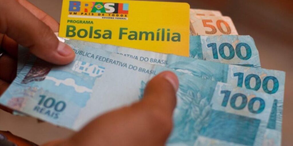 Bolsa Família, Salário mínimo