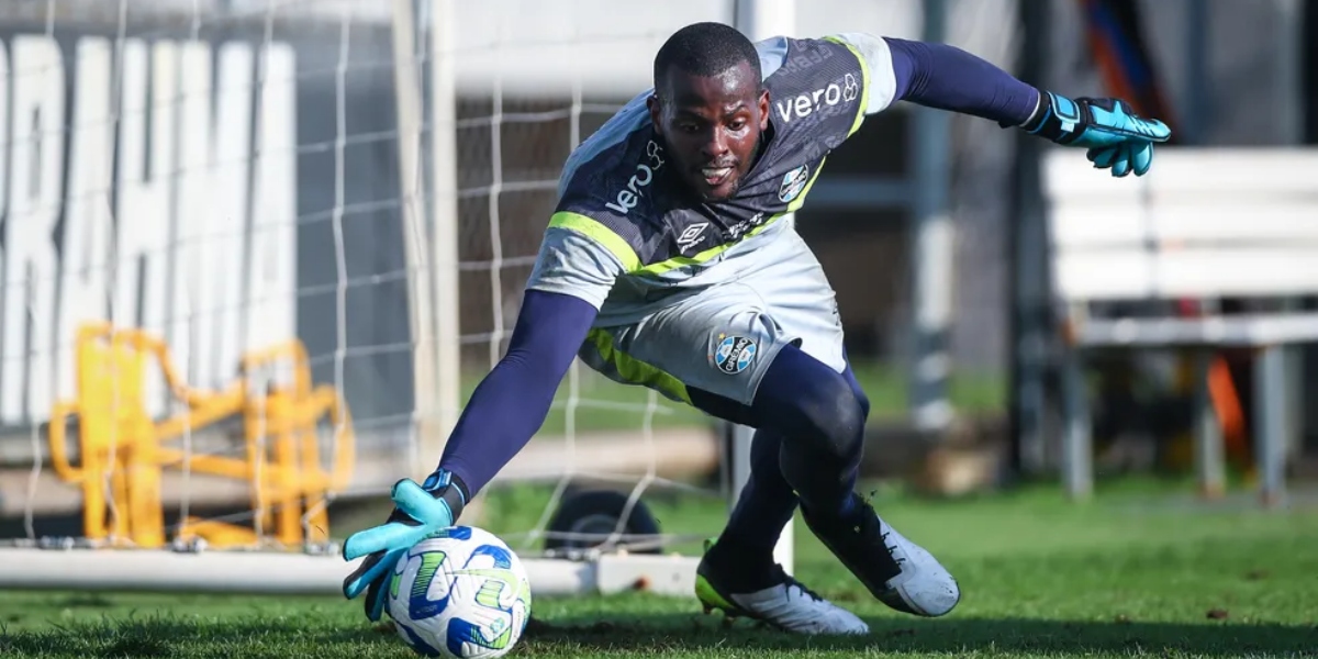 Caíque Santos é goleiro do time (Foto: Lucas Uebel/Grêmio)