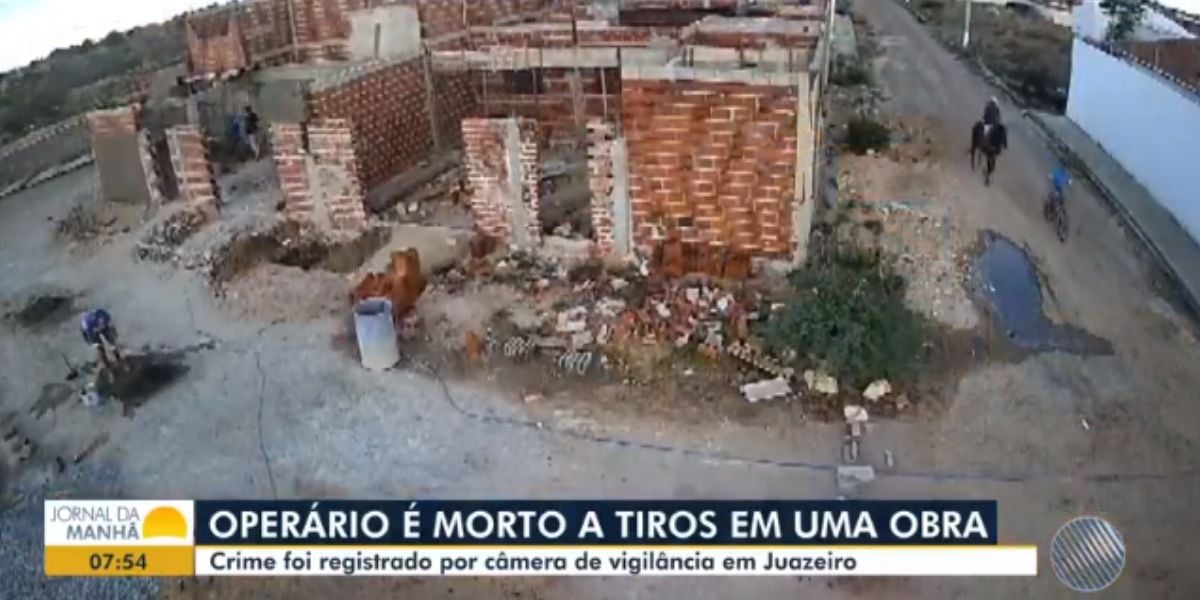 Aproximação dos criminosos na obra em Juazeiro, na Bahia (Reprodução: Globo)