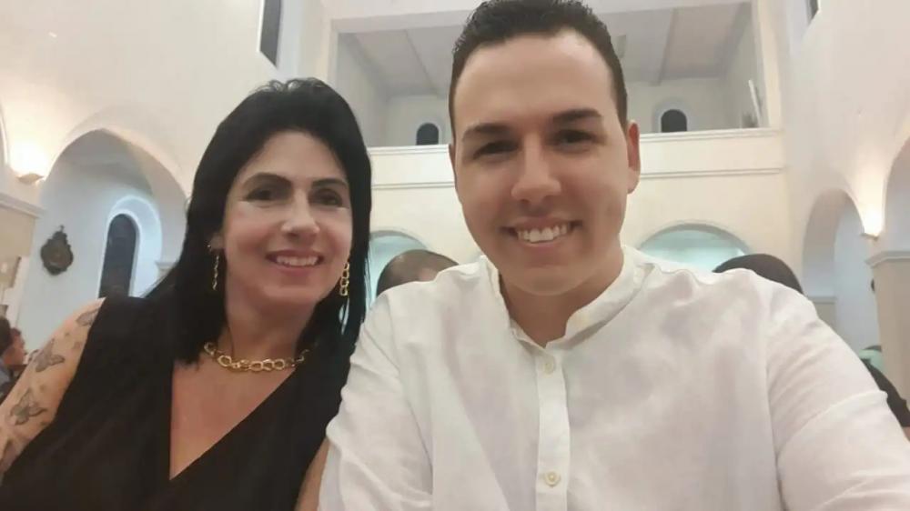 Maurício Silva Ferreira e sua mãe, Fernanda Silva Bim (Reprodução/Internet)