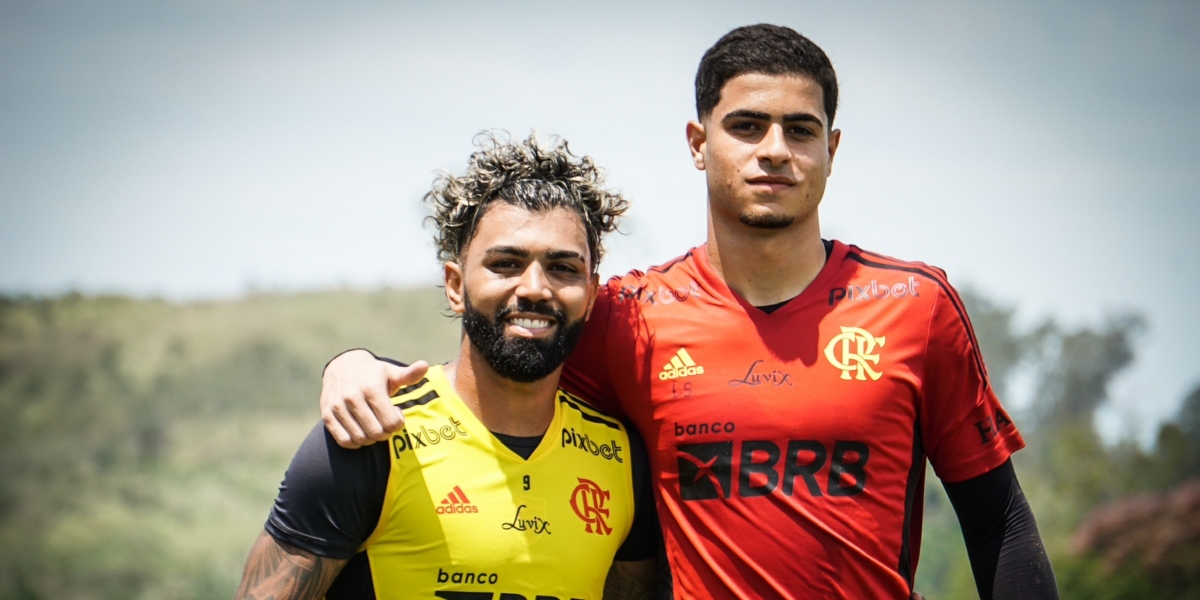 Raphael Nunes e o atacante Gabigol (Foto: Gilvan de Souza/Flamengo)