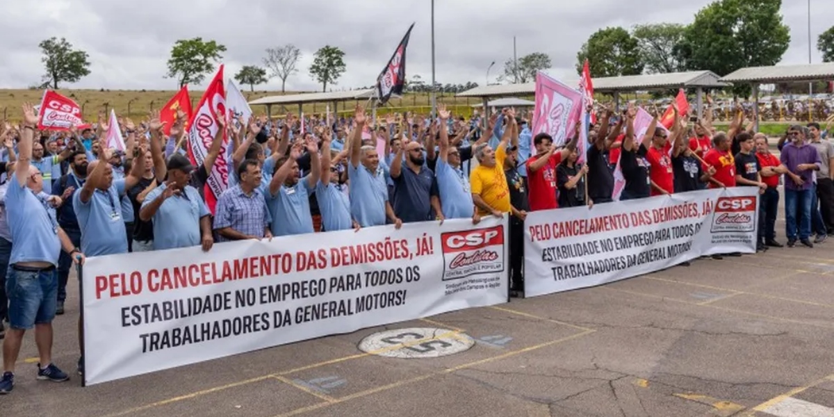 Trabalhadores mantêm greve até que GM cumpra decisão para cancelar mais de 830 demissões (Foto: Divulgação/Sindicato dos Metalúrgicos)