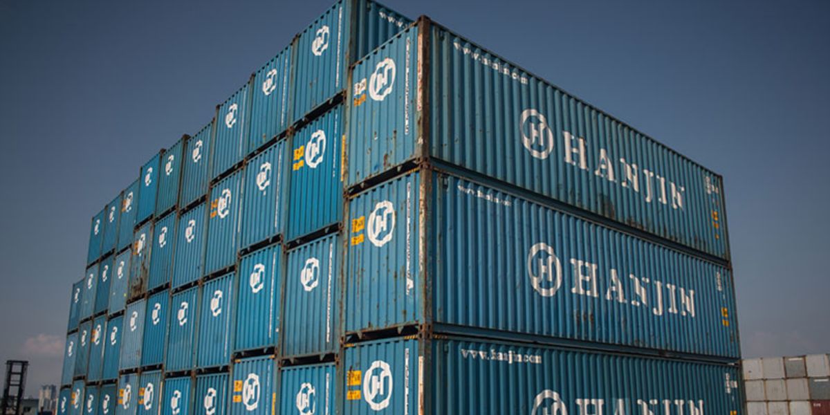 milhares de containers da empresa ficaram espalhados pelo mundo (Reprodução: Internet)