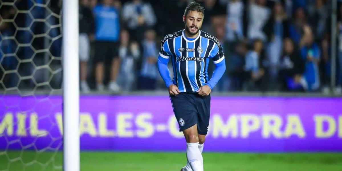 João Pedro é lateral do clube (Foto: Liamara Polli/Grêmio)