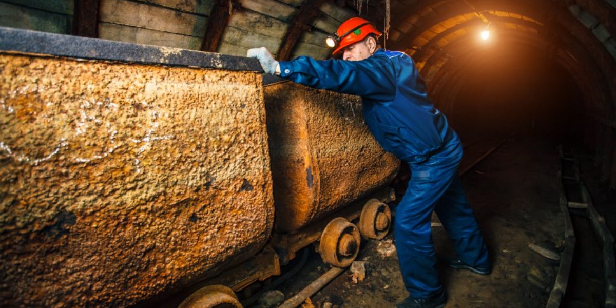 Trabalho de mineração é um dos ofícios que dá direito à aposentadoria especial (Foto: Freepik)