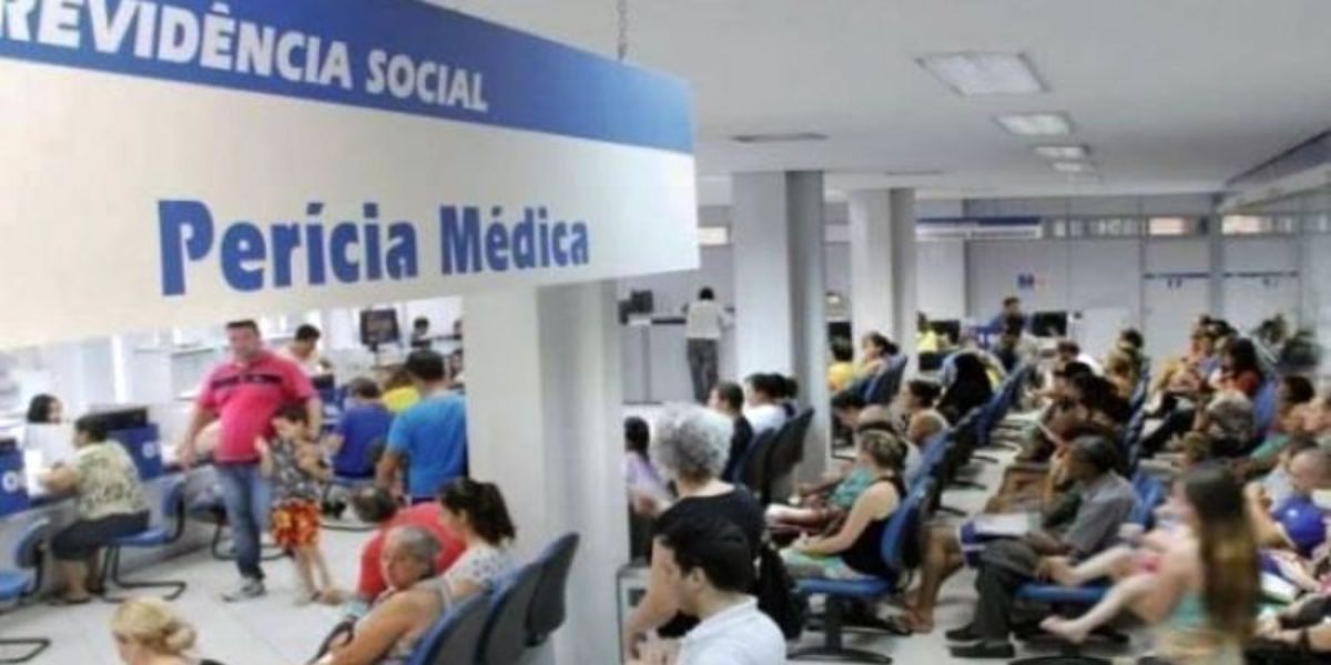 A perícia médica está com uma fila de 400 mil pessoas (Reprodução: Internet)